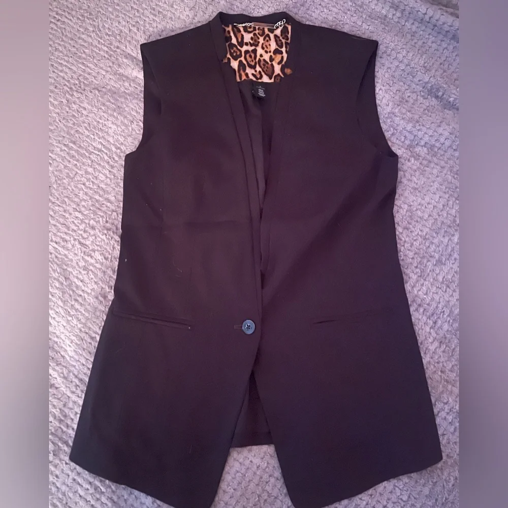 White House Black Market Black Sleeveless Vest - Picture 4 of 5